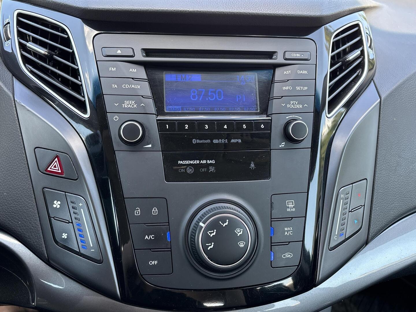 HYUNDAI i40 Wagon 2015