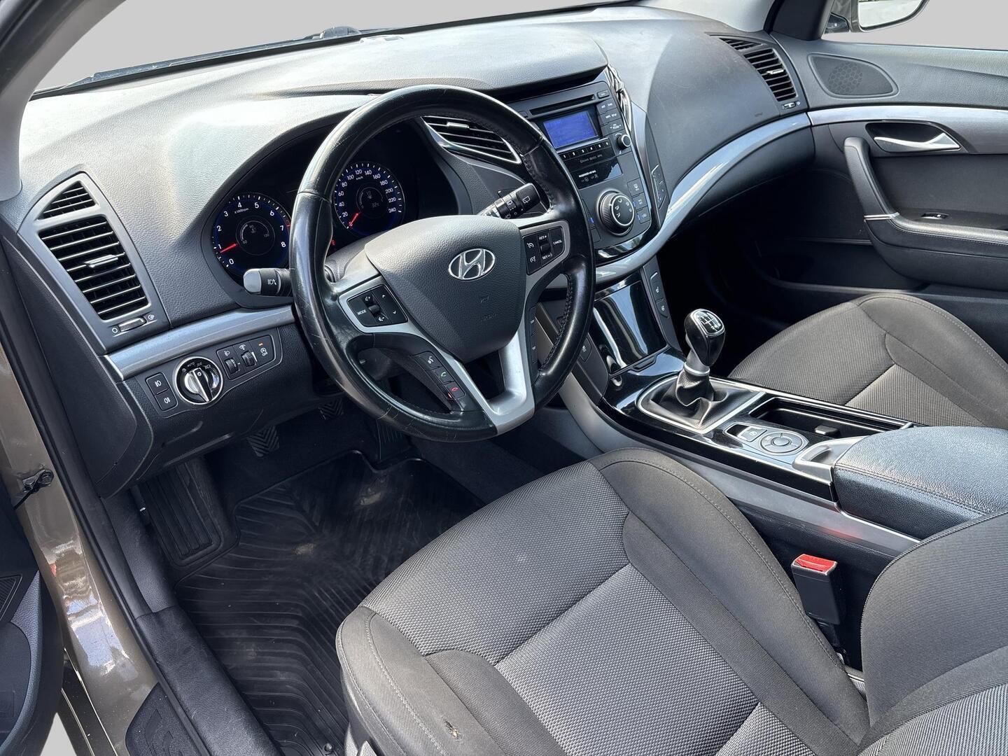 HYUNDAI i40 Wagon 2015