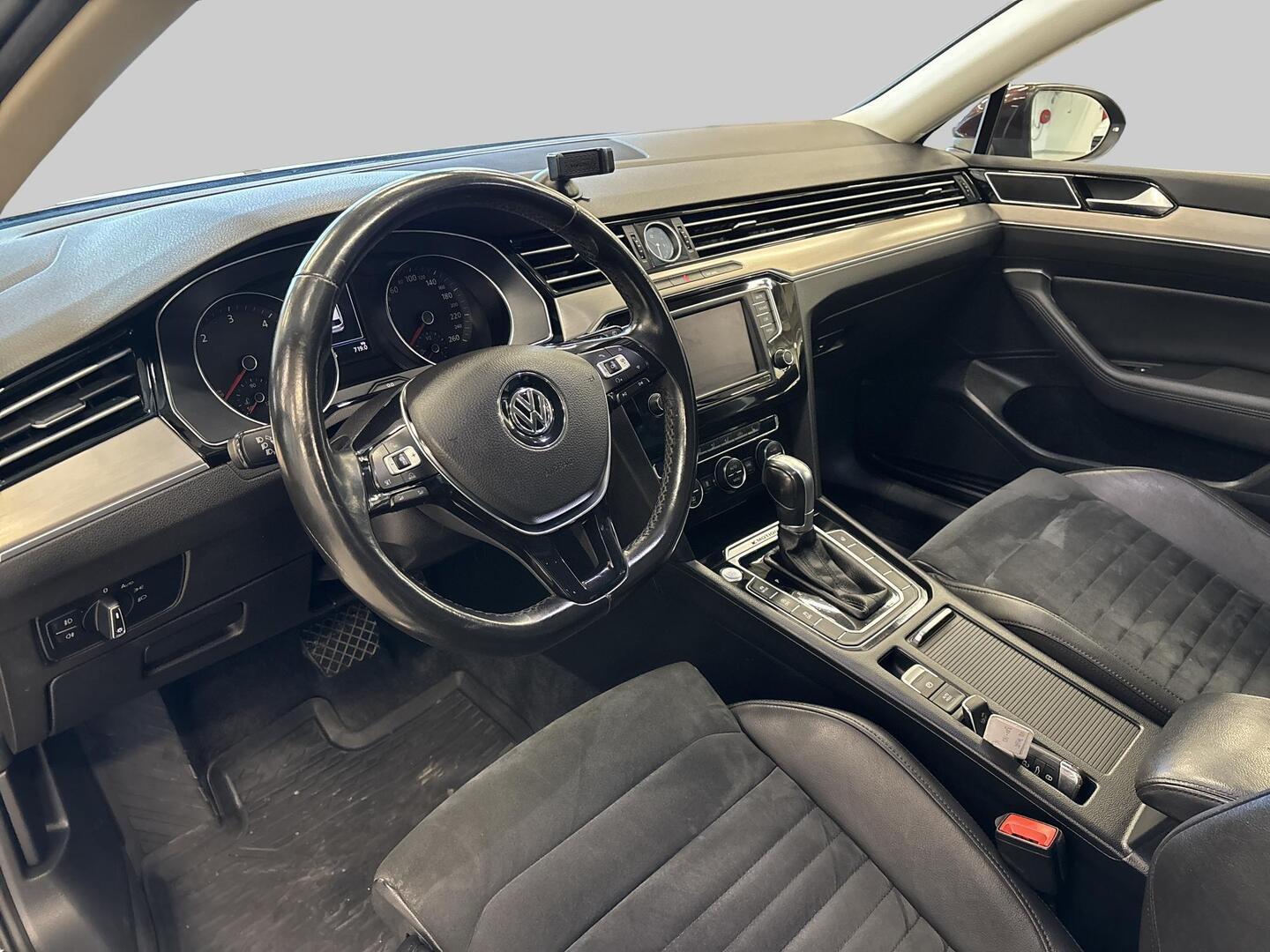 VOLKSWAGEN Passat 2016