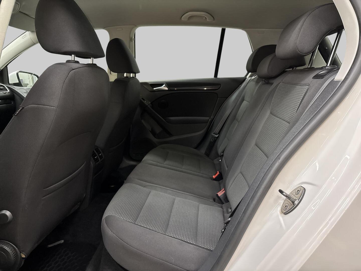 VOLKSWAGEN Golf 2012