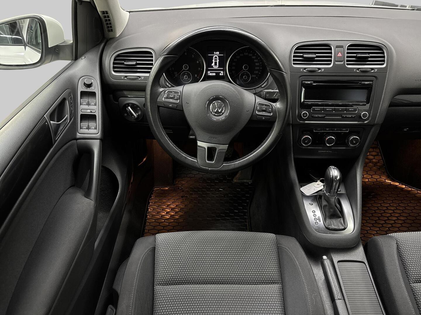 VOLKSWAGEN Golf 2012