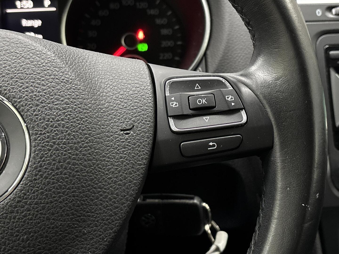 VOLKSWAGEN Golf 2012