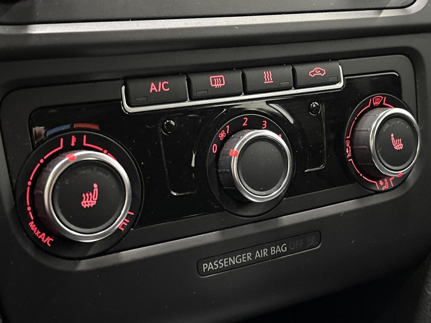 VOLKSWAGEN Golf 2012