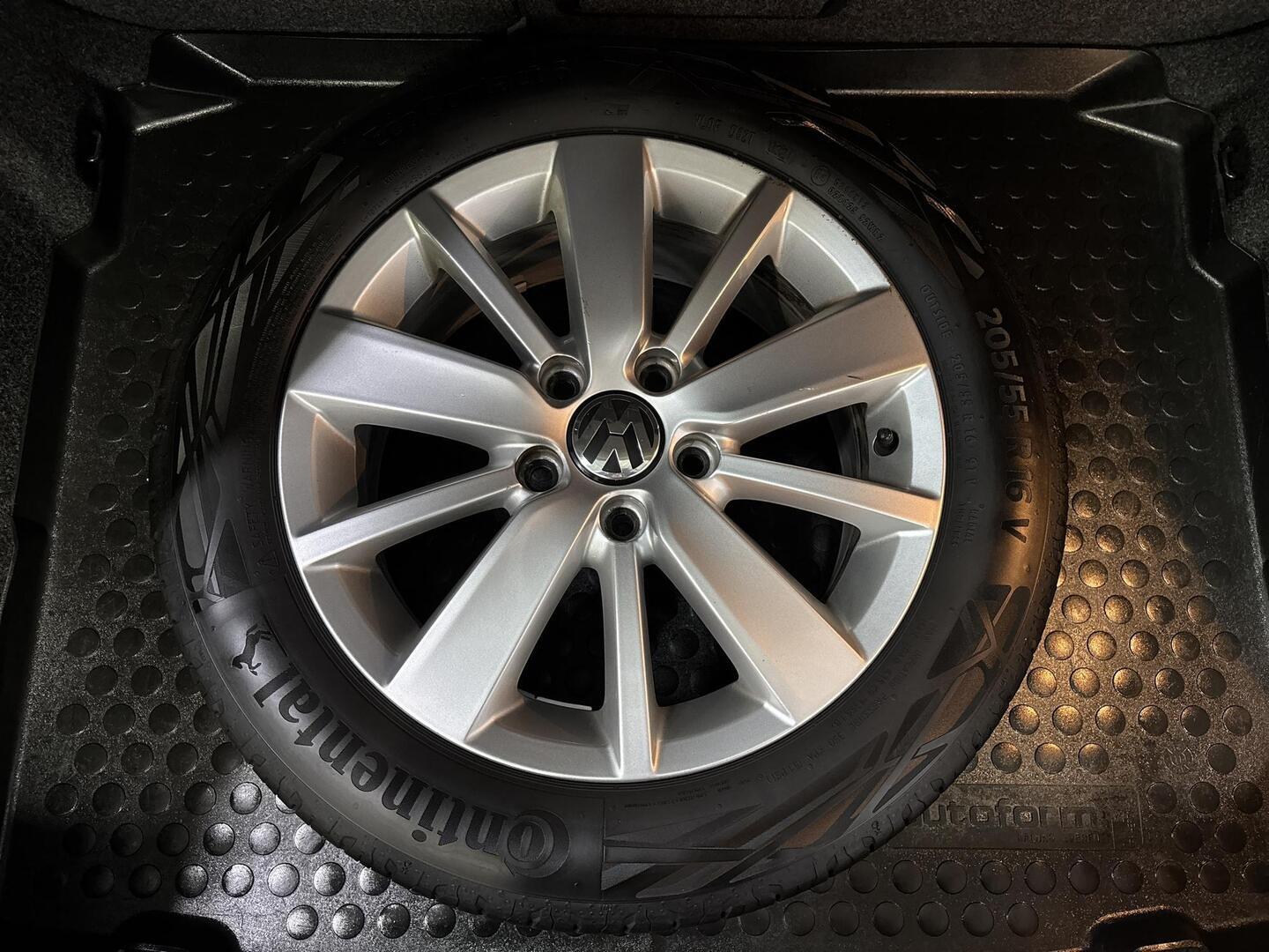 VOLKSWAGEN Golf 2012