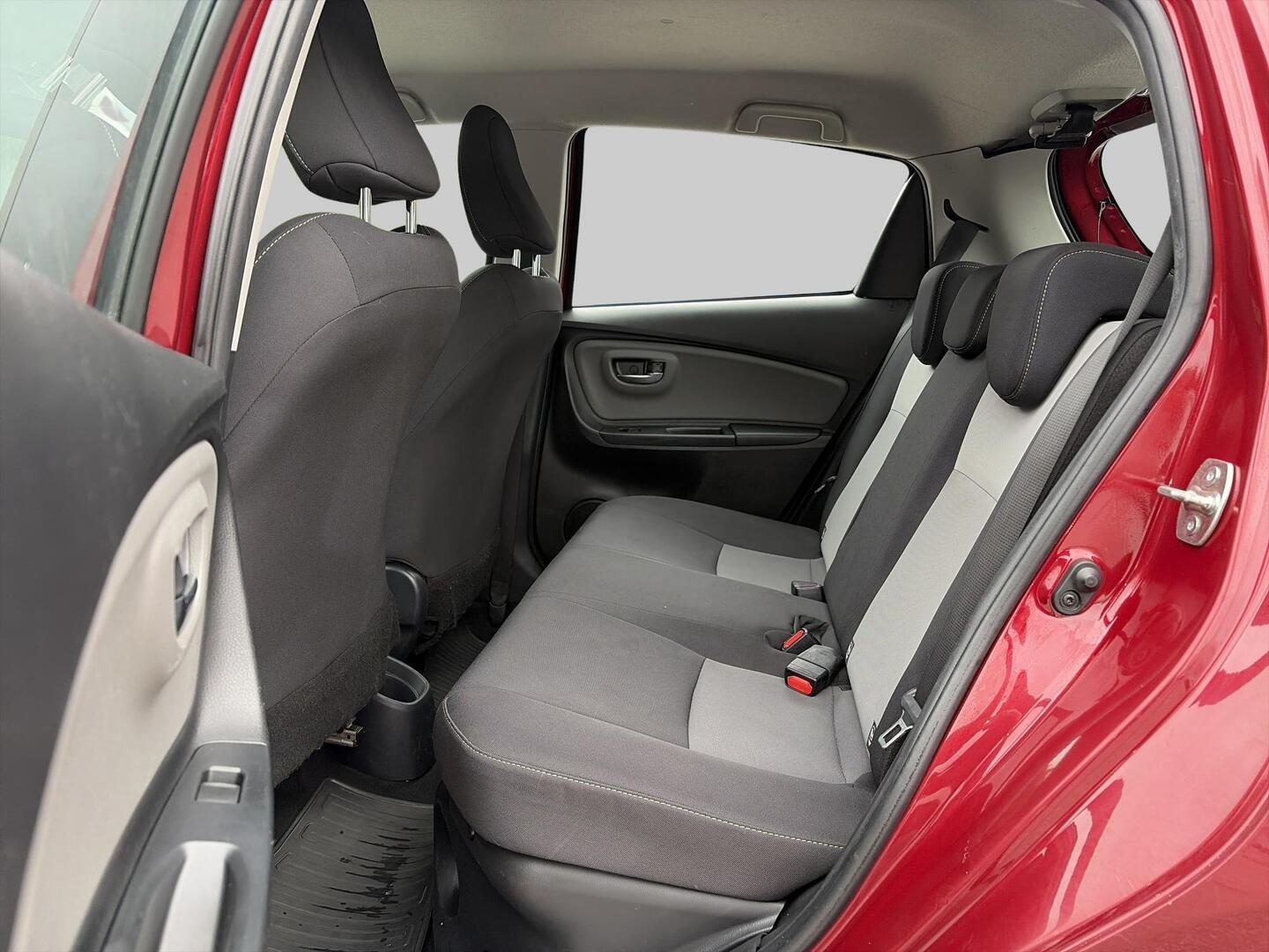 TOYOTA Yaris 2017