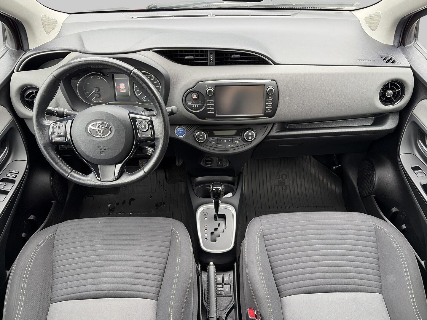TOYOTA Yaris 2017