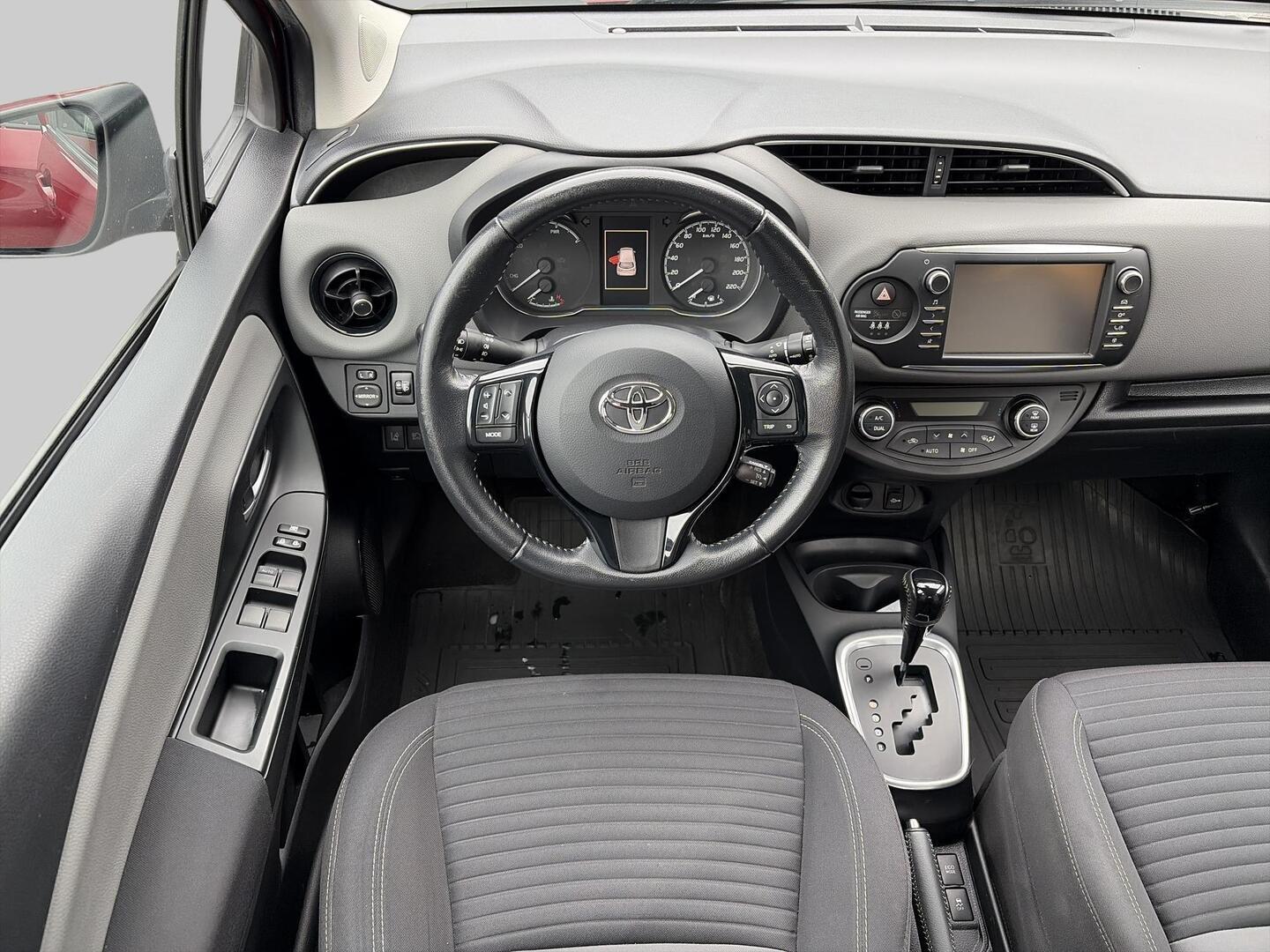 TOYOTA Yaris 2017