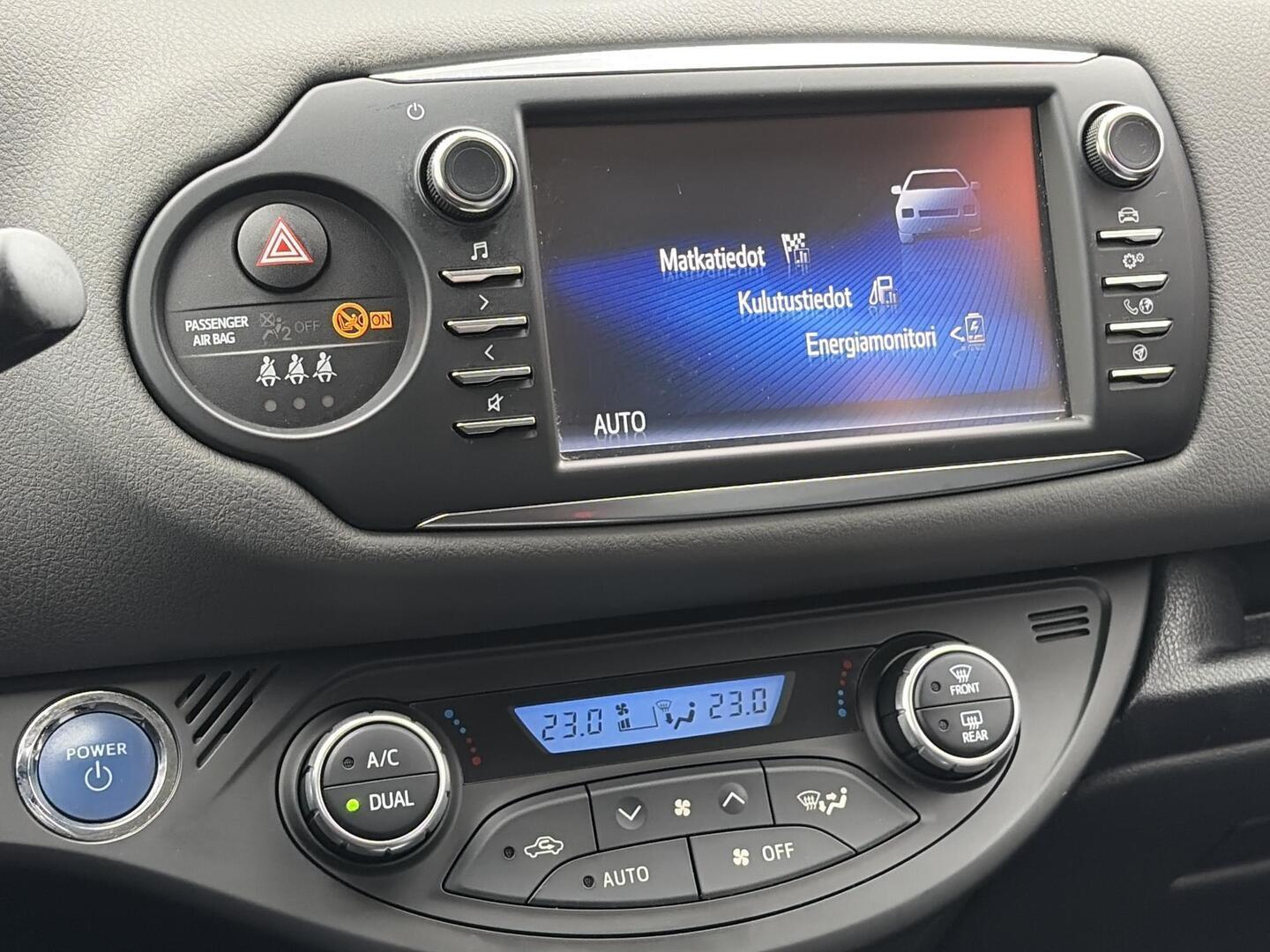TOYOTA Yaris 2017