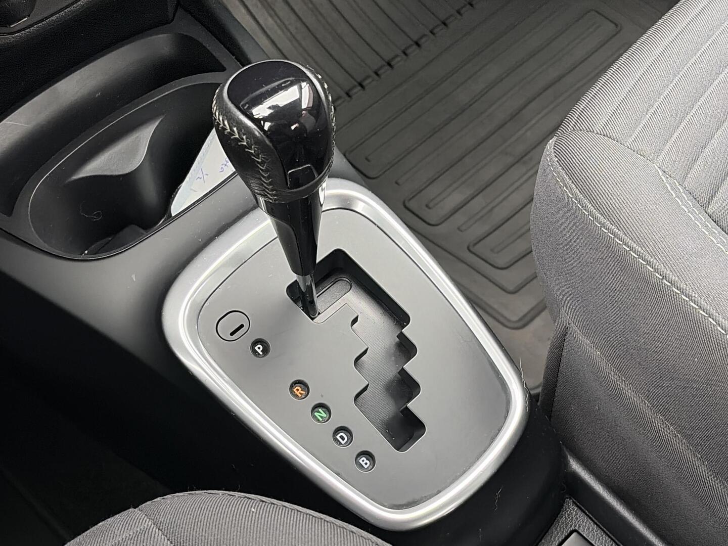 TOYOTA Yaris 2017