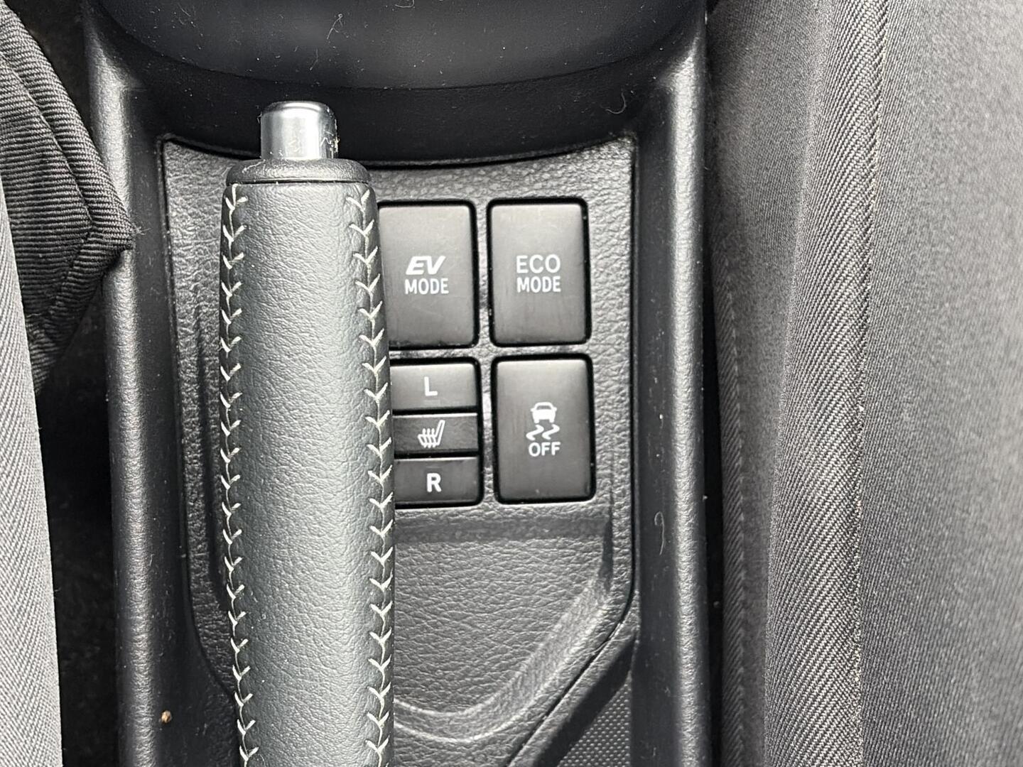 TOYOTA Yaris 2017