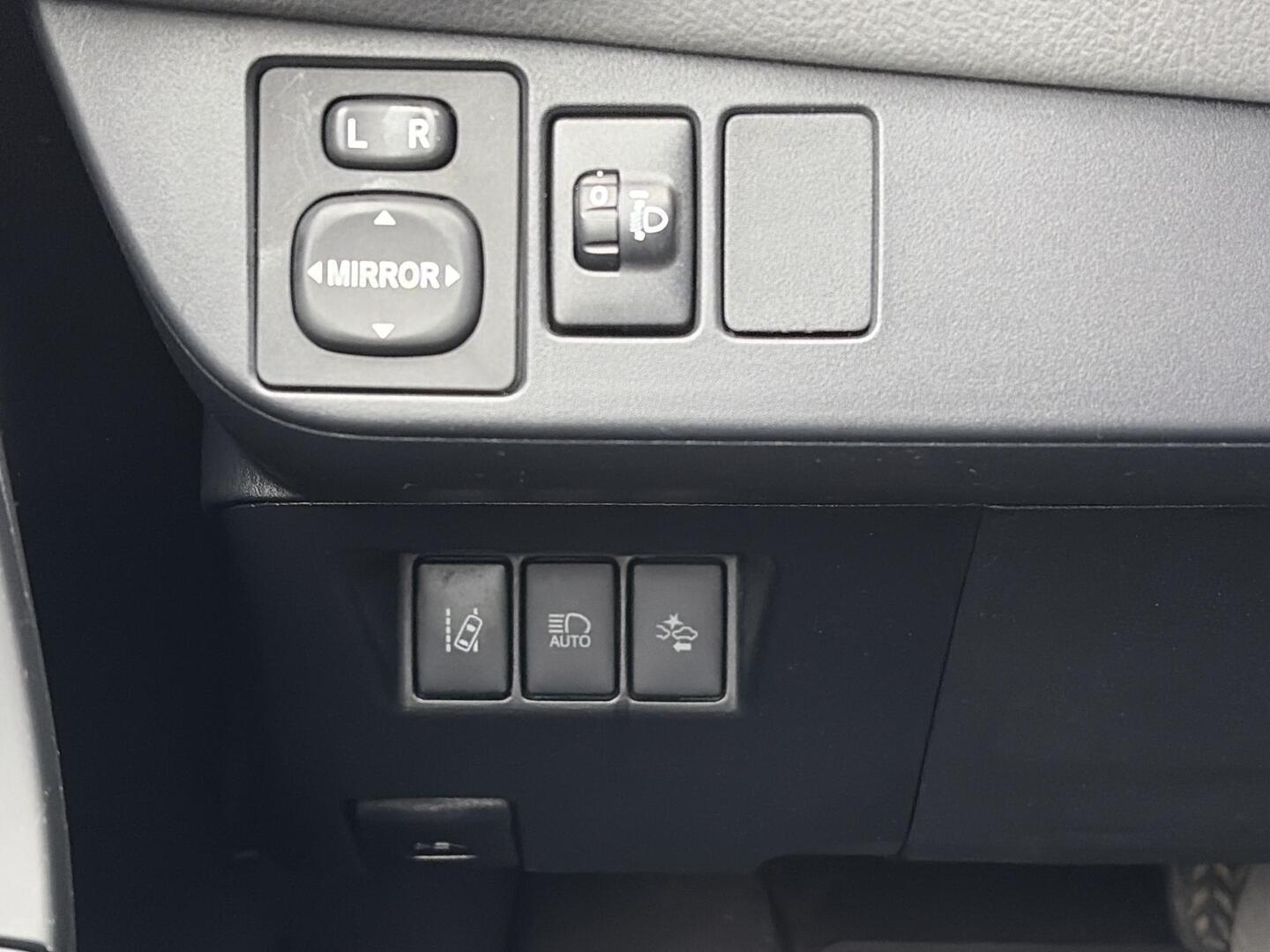 TOYOTA Yaris 2017