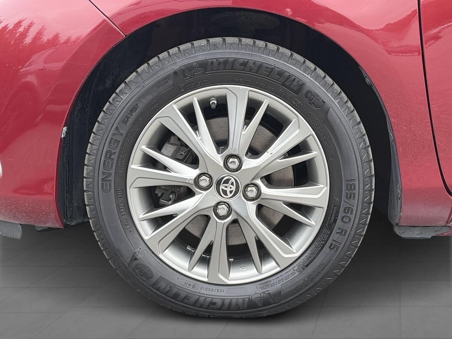 TOYOTA Yaris 2017