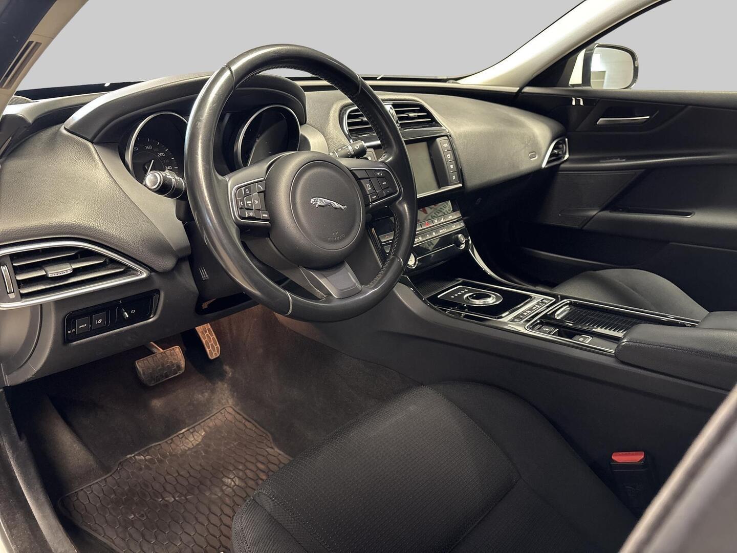 JAGUAR XE 2019