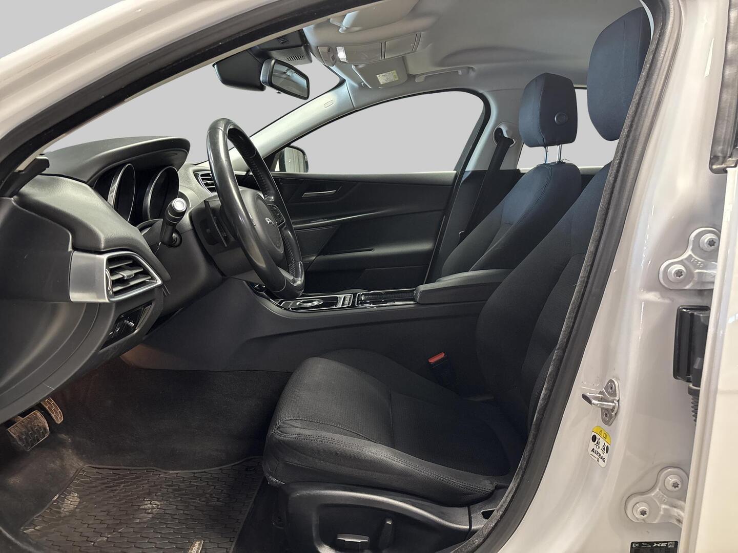 JAGUAR XE 2019