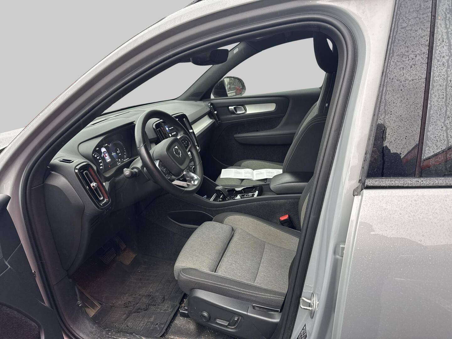 VOLVO XC40 2024
