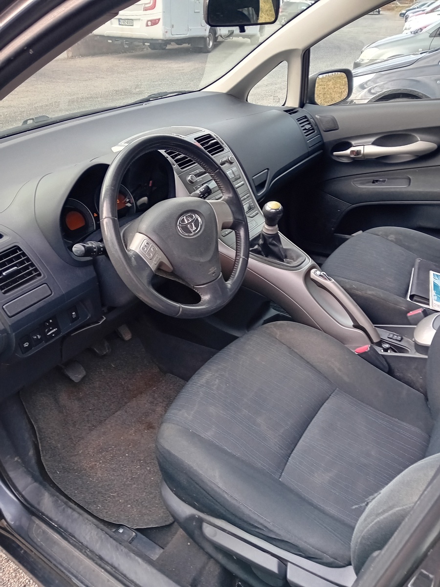 TOYOTA Auris 2009