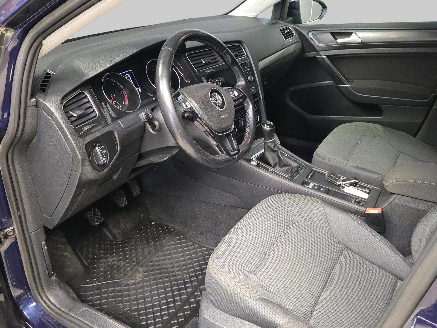 VOLKSWAGEN Golf 2018