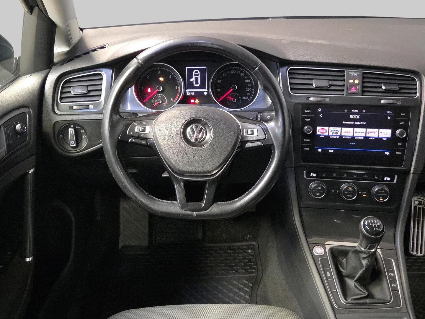 VOLKSWAGEN Golf 2018