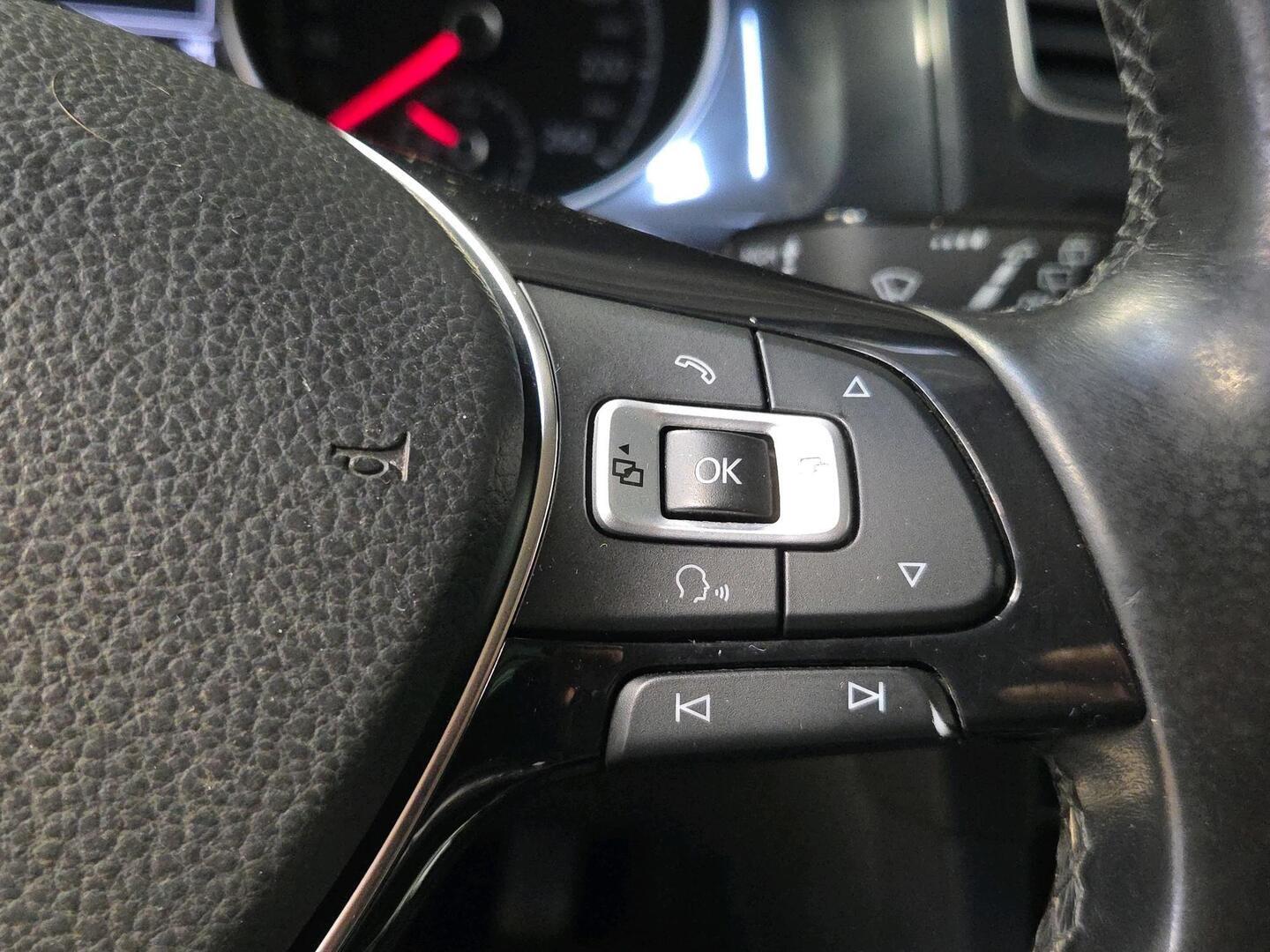 VOLKSWAGEN Golf 2018