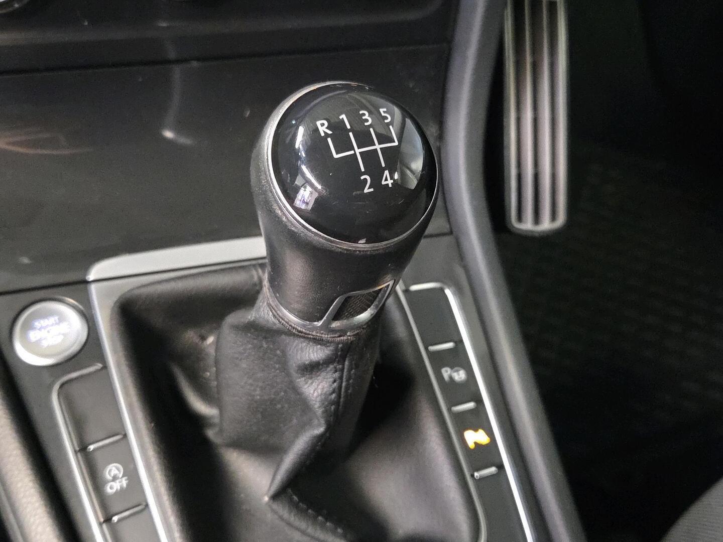 VOLKSWAGEN Golf 2018