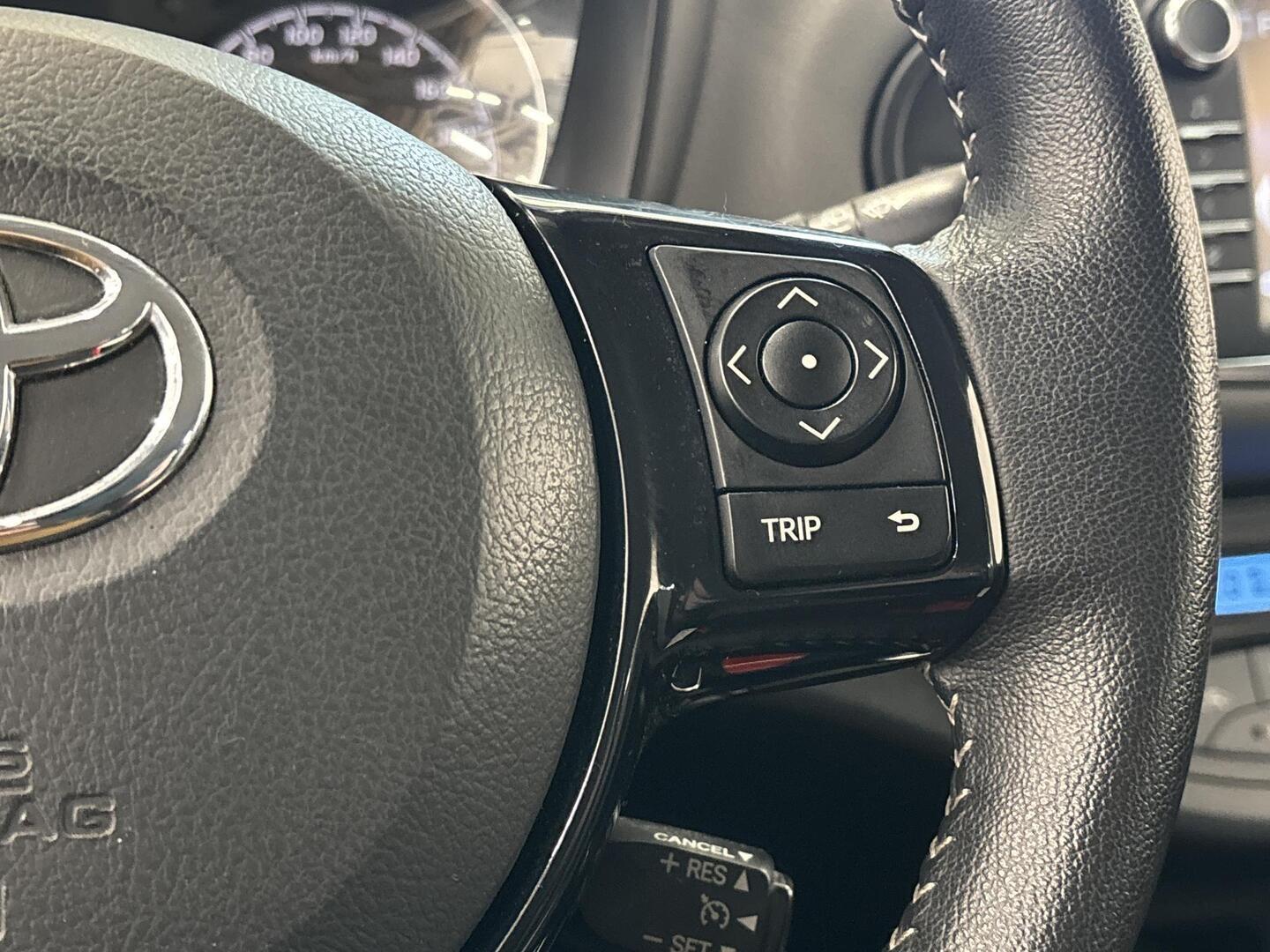 TOYOTA Yaris 2018