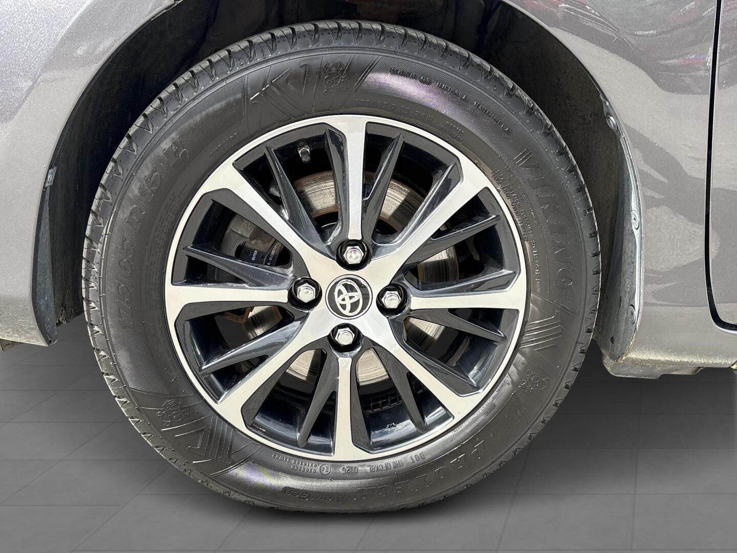 TOYOTA Yaris 2018
