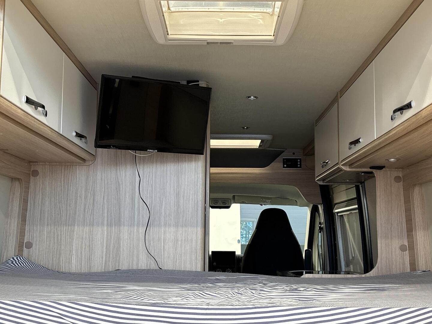 ROADCAR VAN R 600 2019