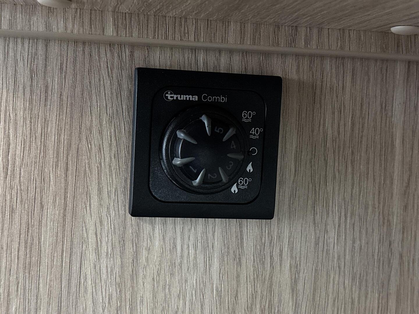 ROADCAR VAN R 600 2019