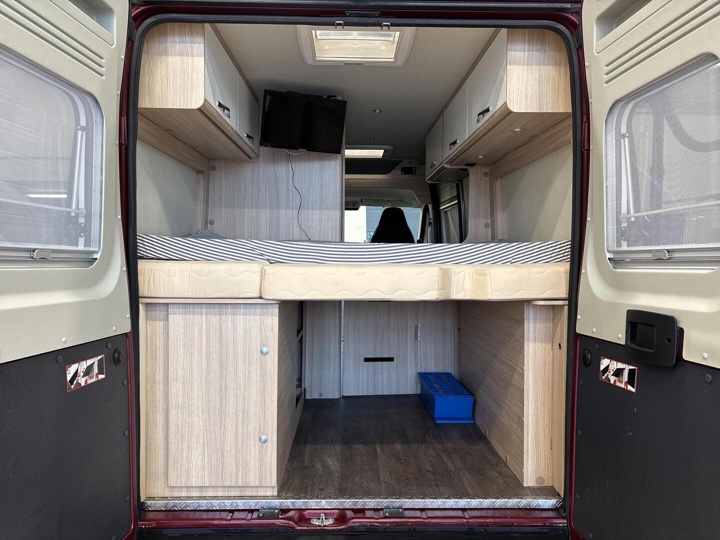 ROADCAR VAN R 600 2019