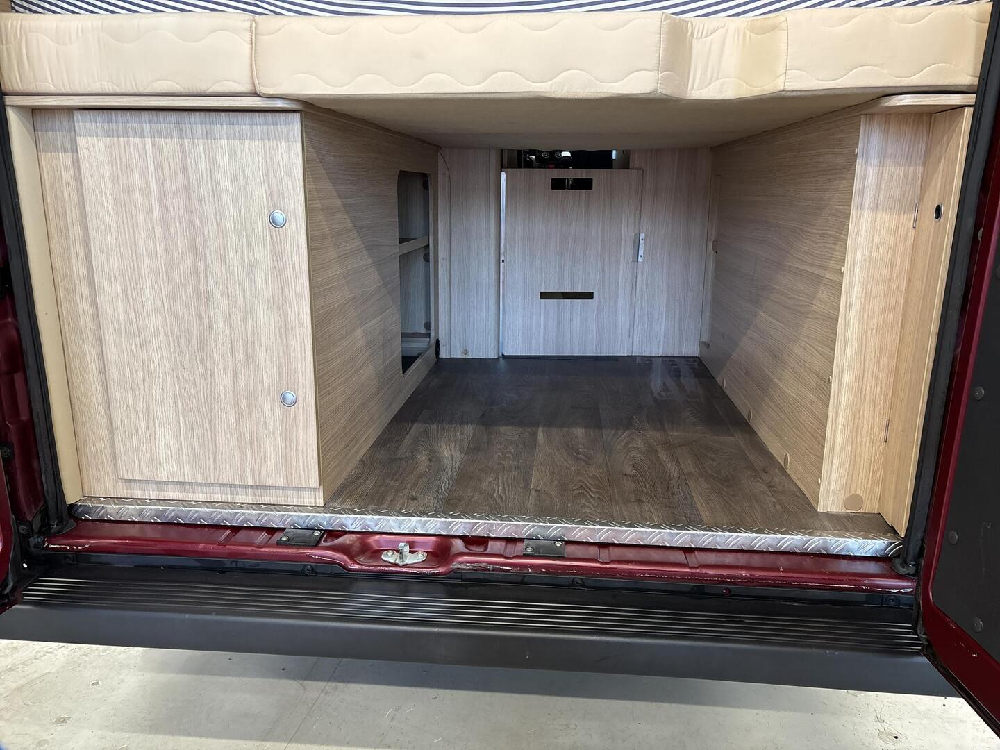 ROADCAR VAN R 600 2019