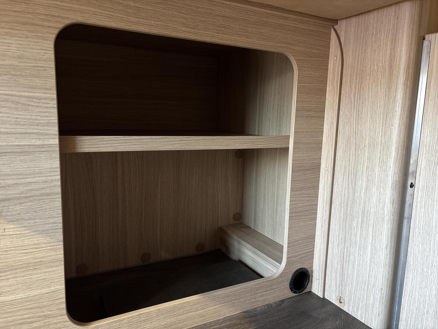 ROADCAR VAN R 600 2019