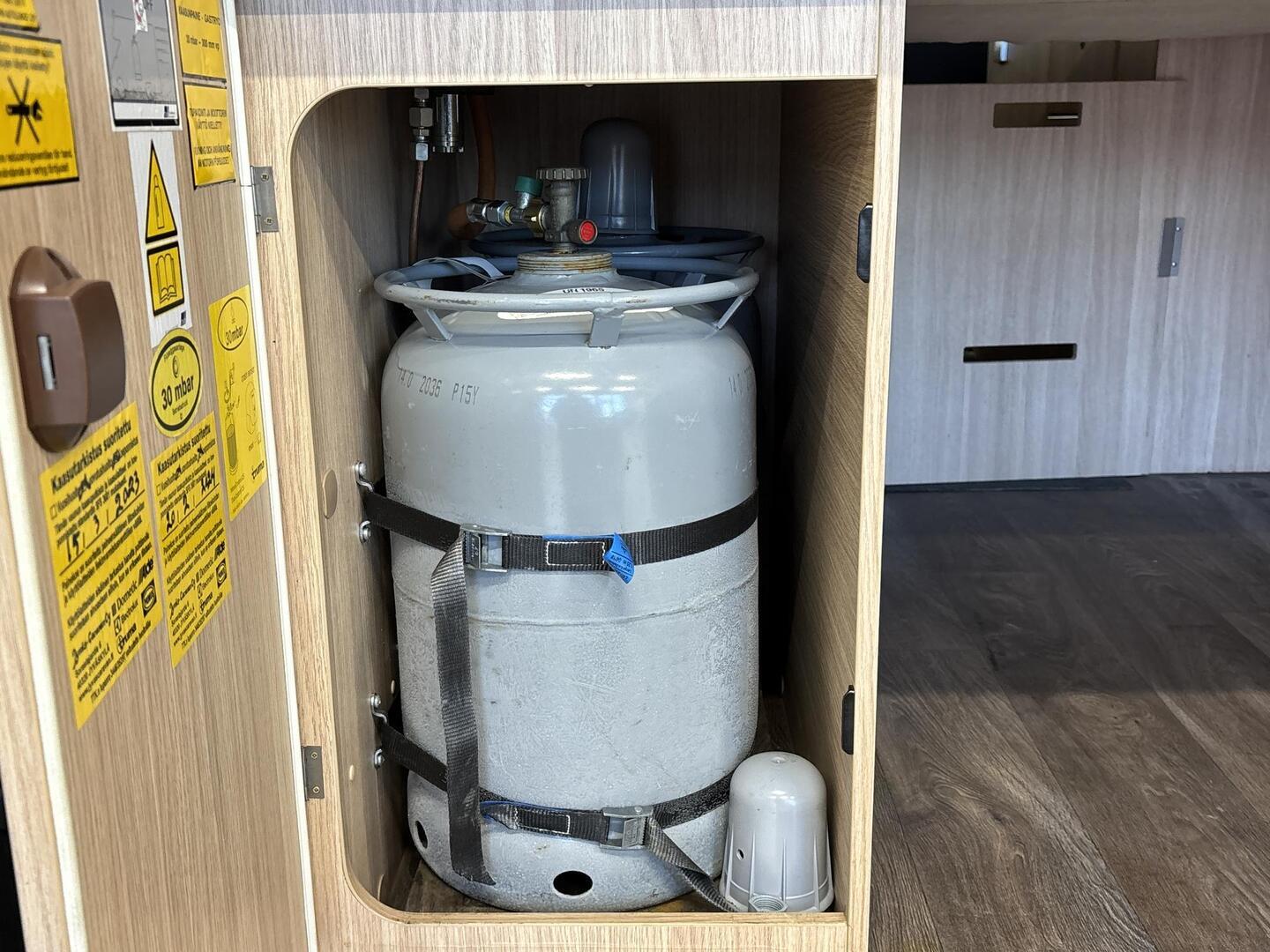 ROADCAR VAN R 600 2019