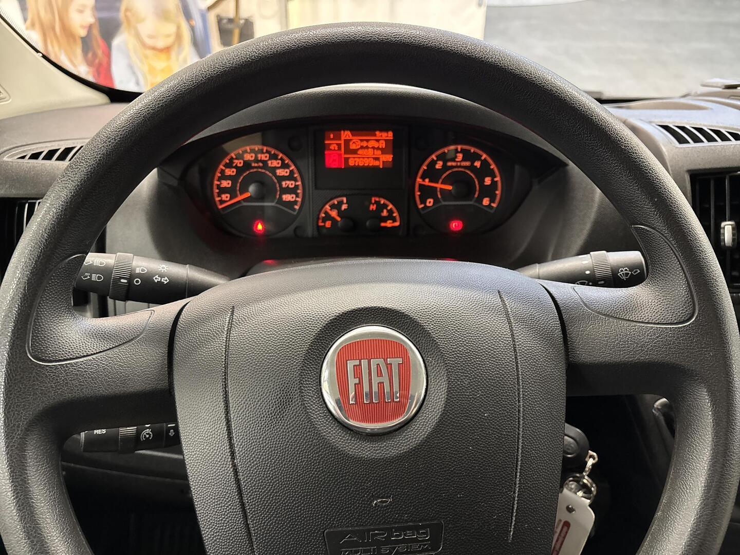 ROADCAR VAN R 600 2019