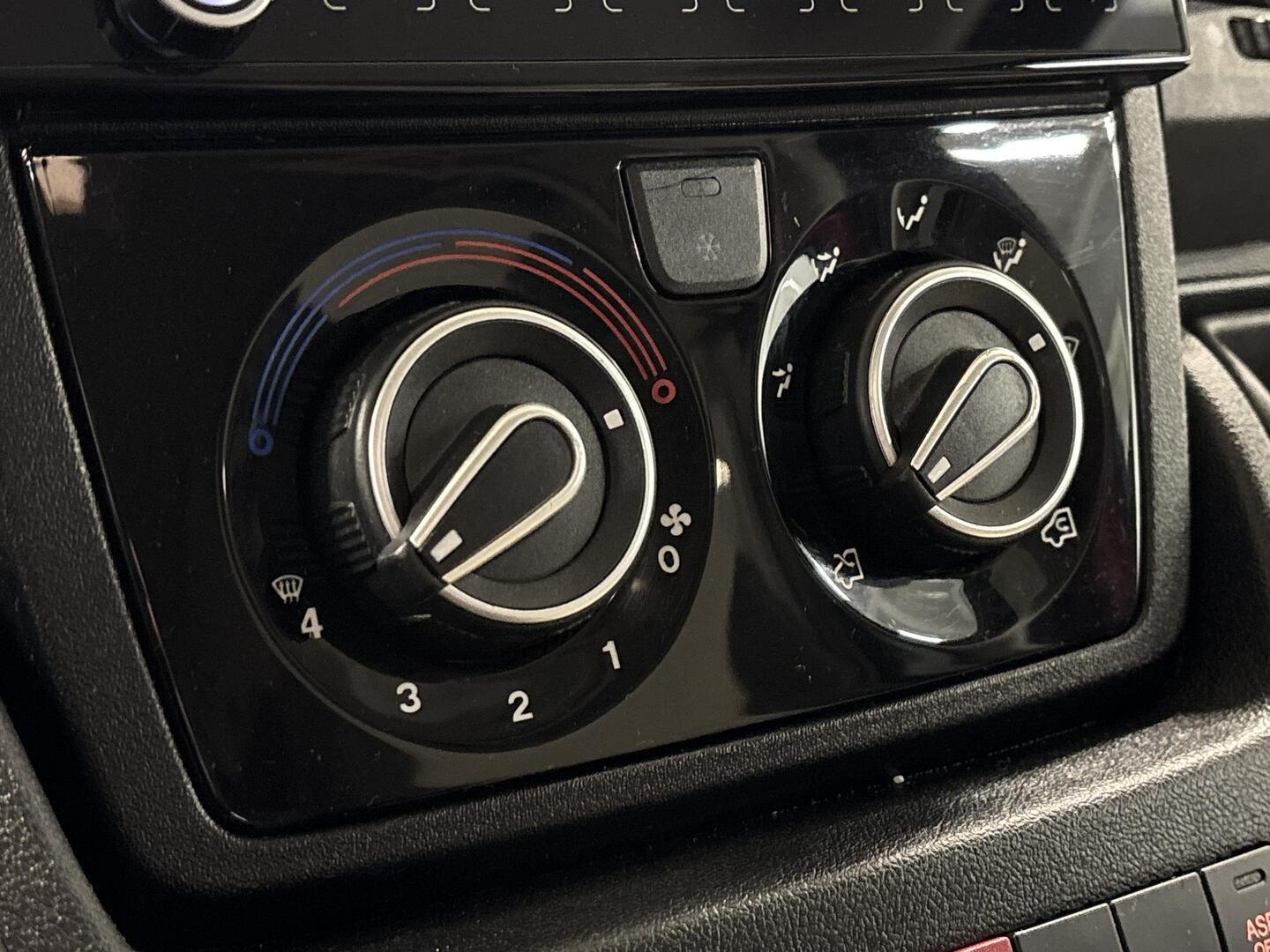 ROADCAR VAN R 600 2019