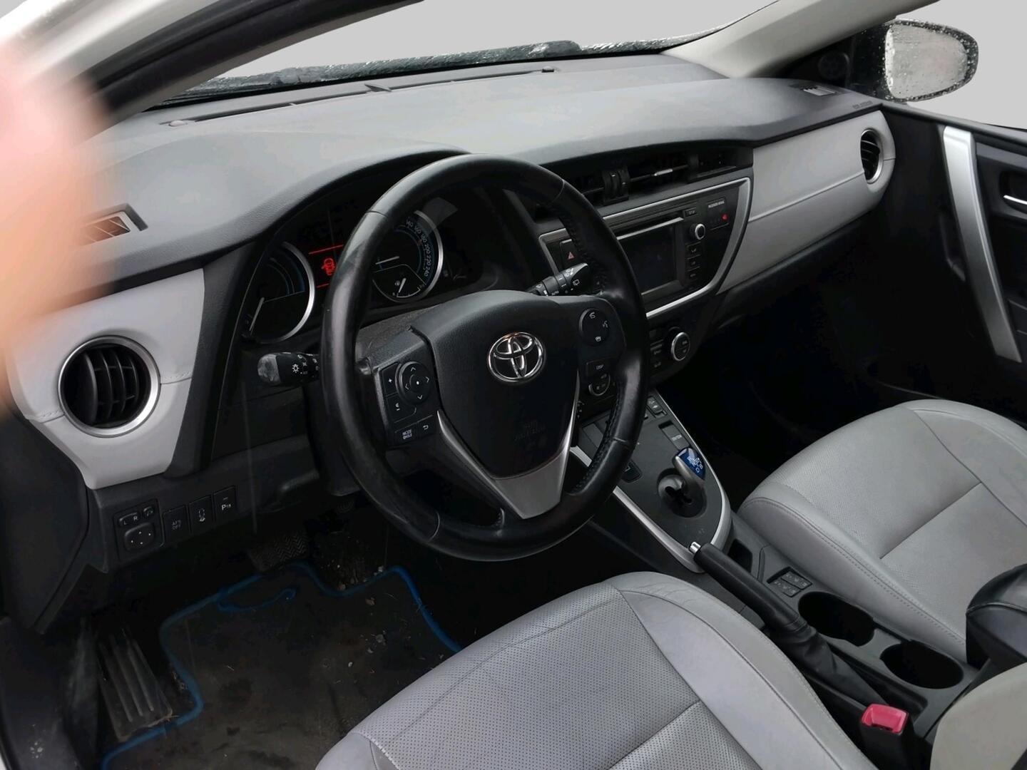 TOYOTA Auris 2013
