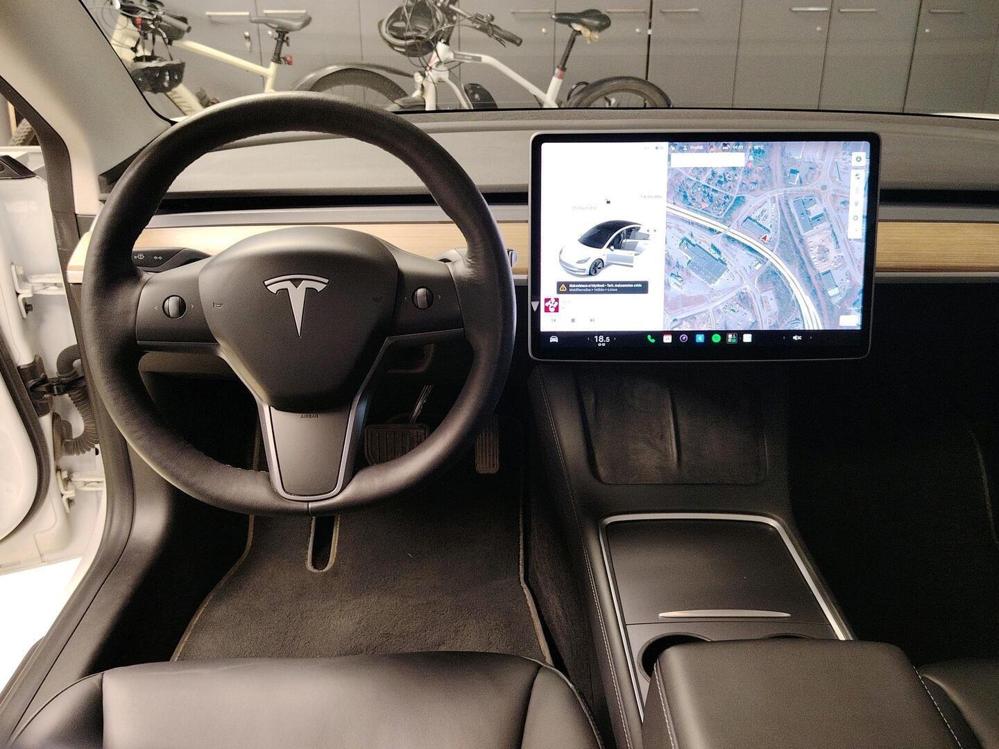 TESLA Model 3 2021