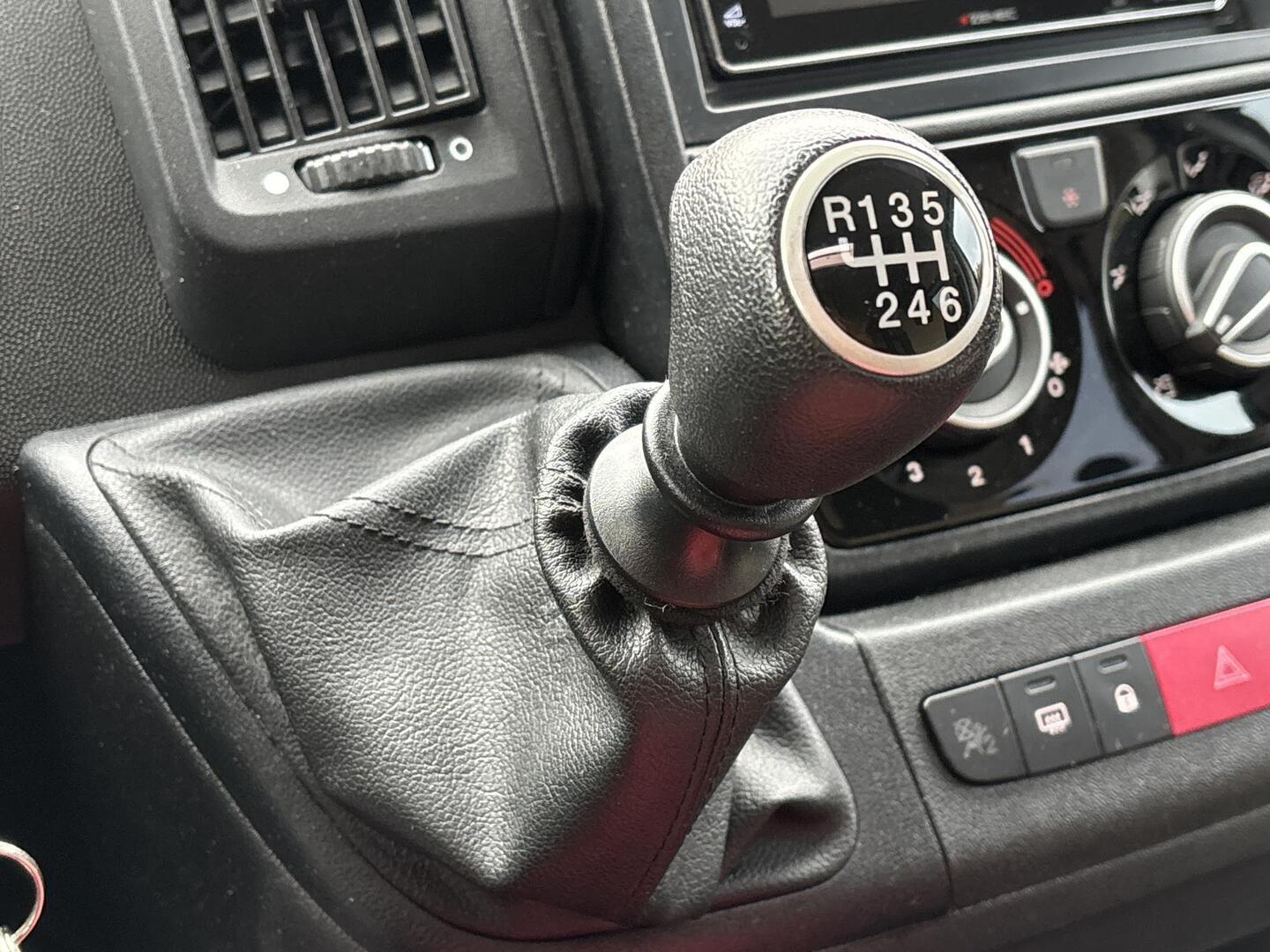 ROADCAR VAN R 600 2020