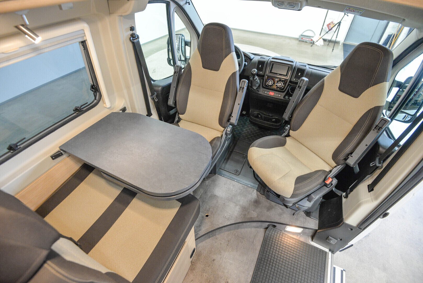 ROADCAR VAN R 600 2020