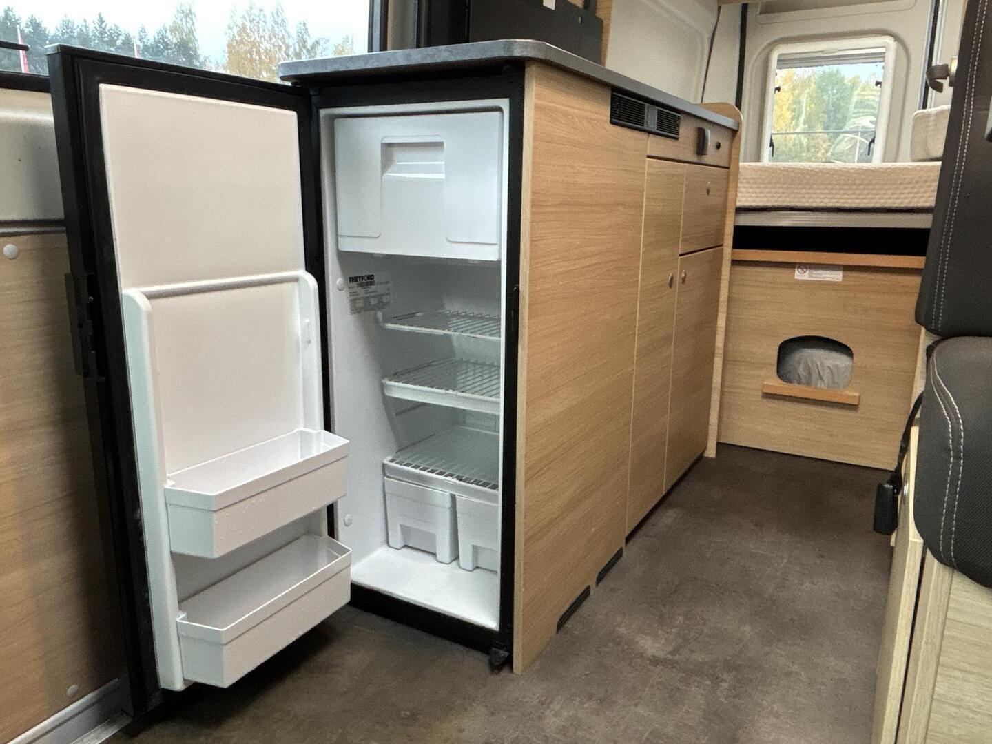 ROADCAR VAN R 600 2020