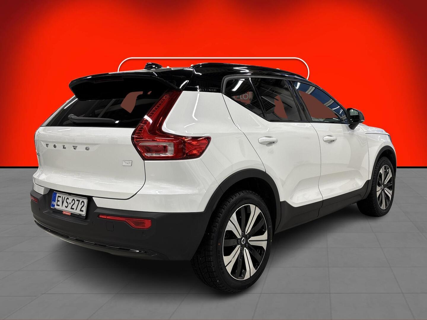 VOLVO XC40 2023