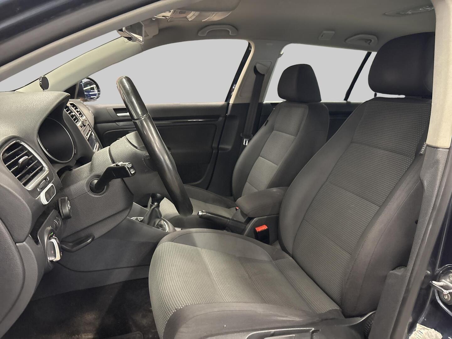 VOLKSWAGEN Golf 2010