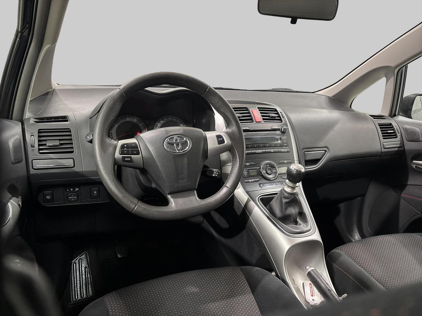 TOYOTA Auris 2012