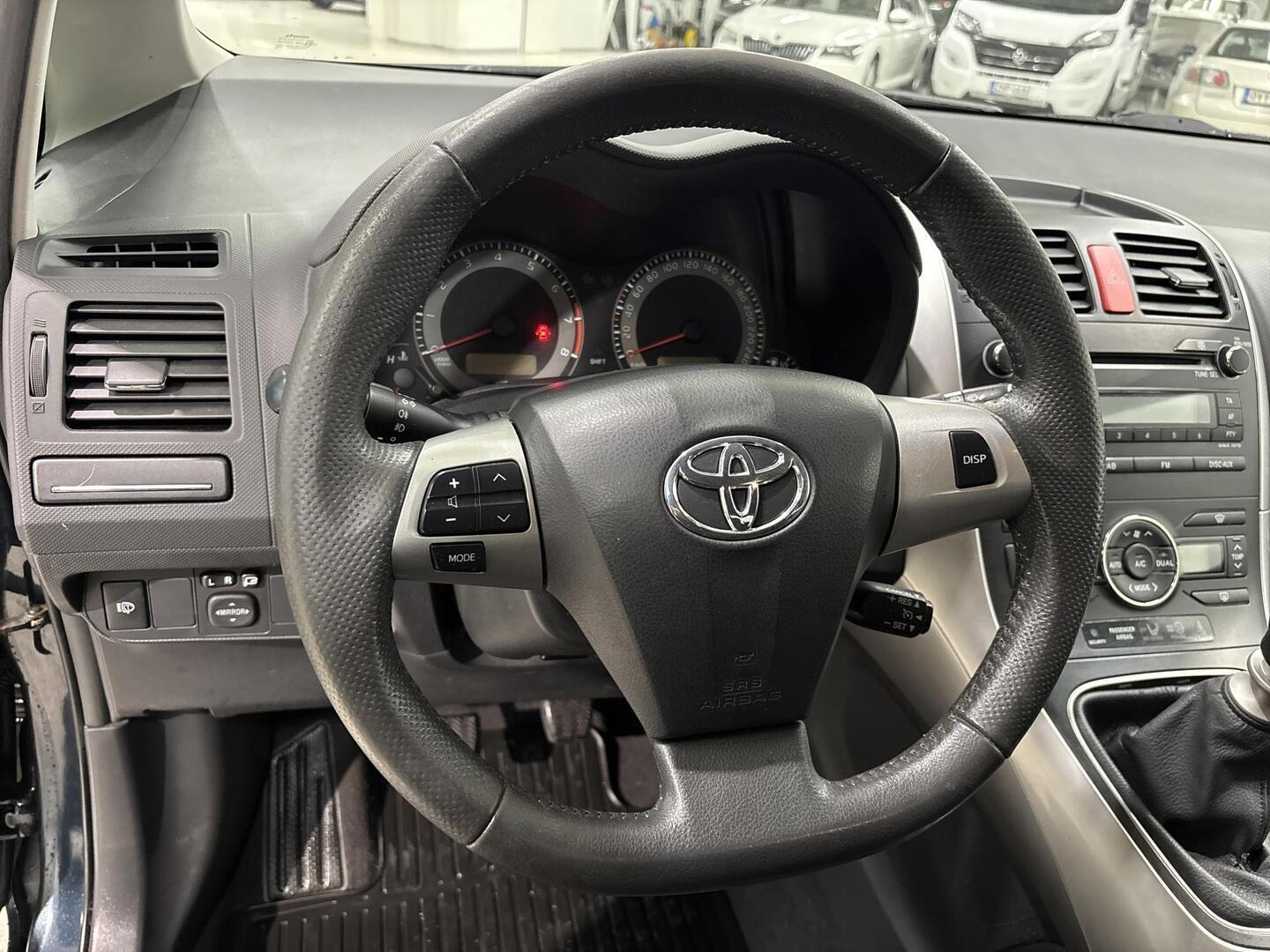 TOYOTA Auris 2012