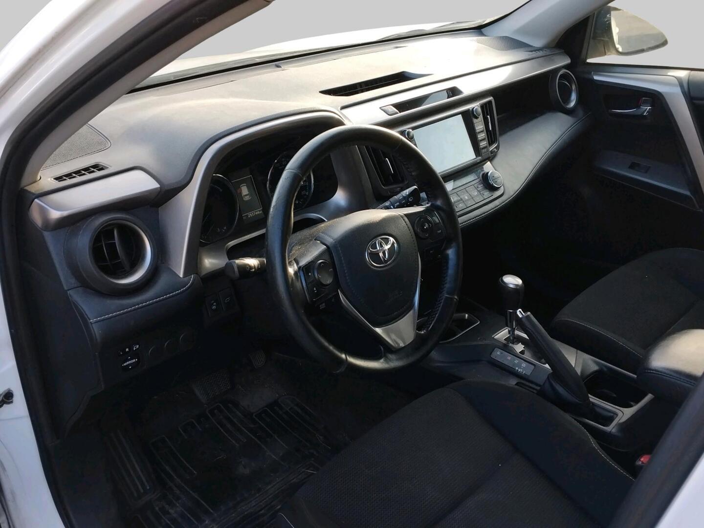 TOYOTA RAV4 2018