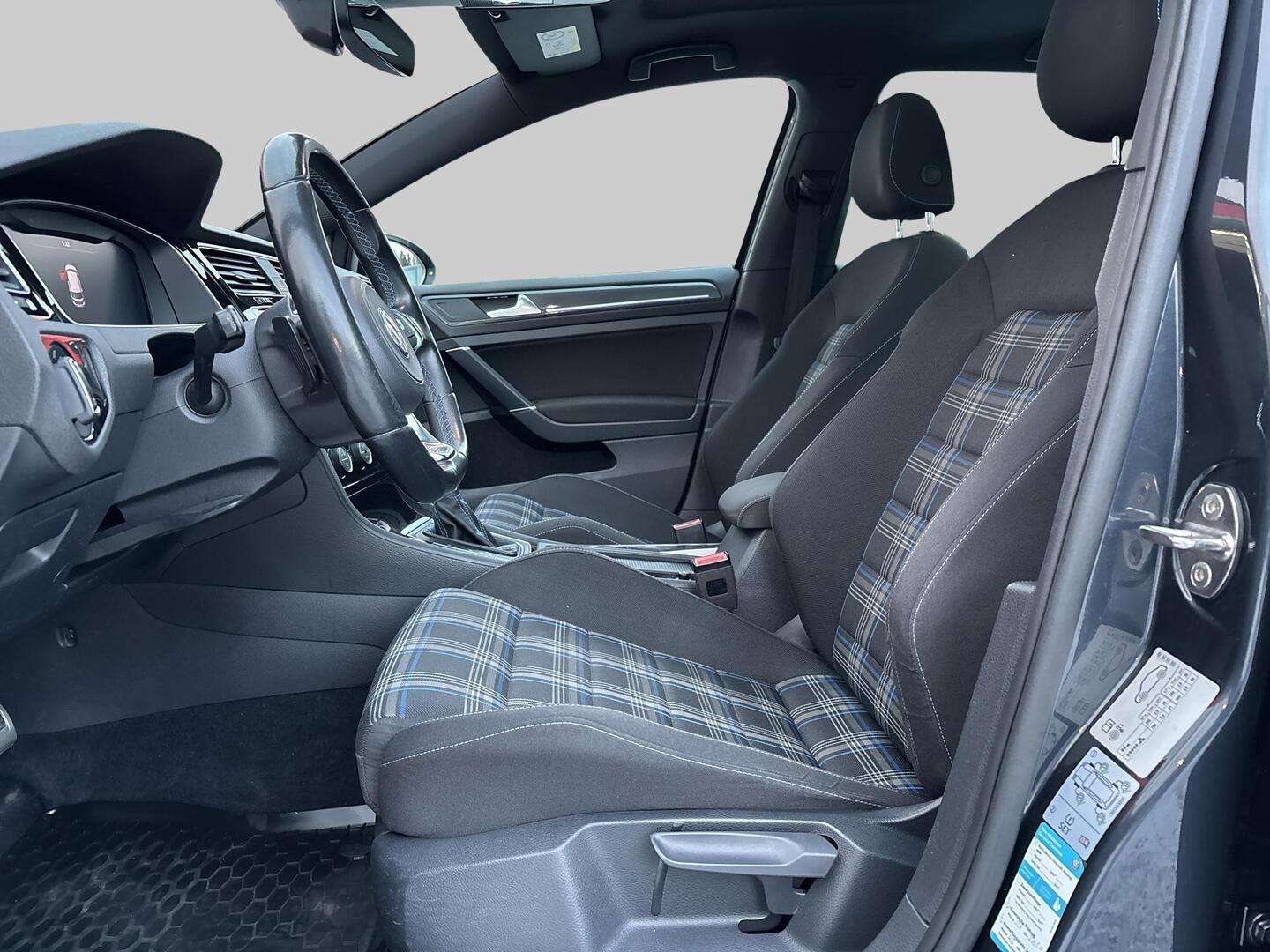 VOLKSWAGEN Golf 2017