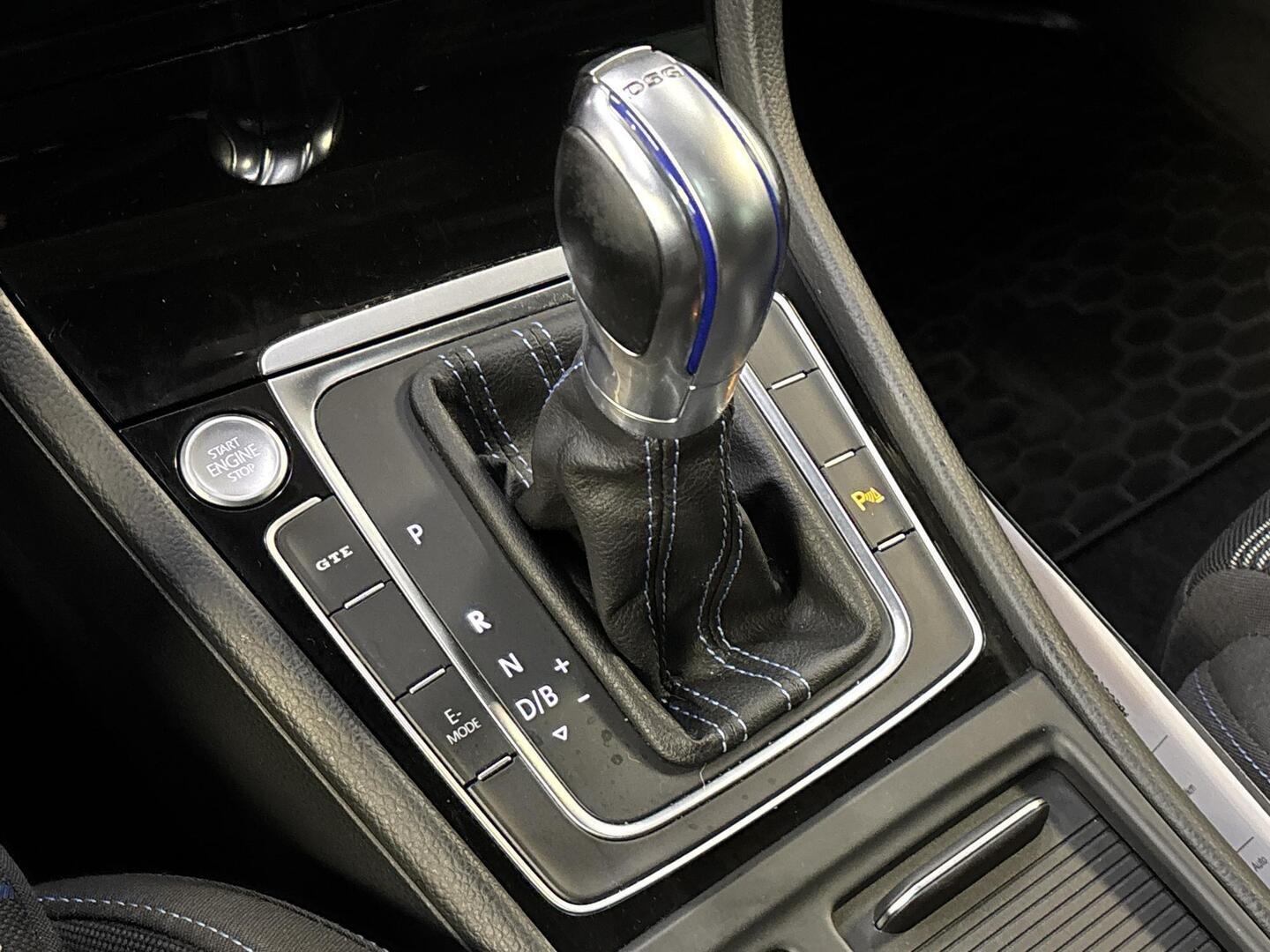 VOLKSWAGEN Golf 2017