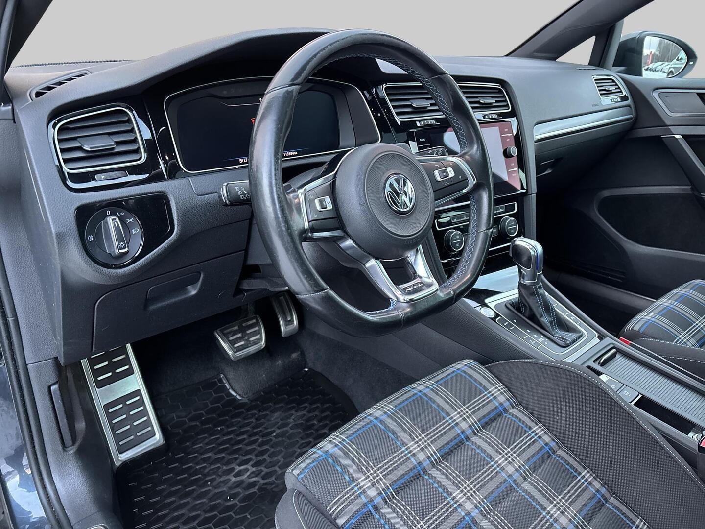 VOLKSWAGEN Golf 2017