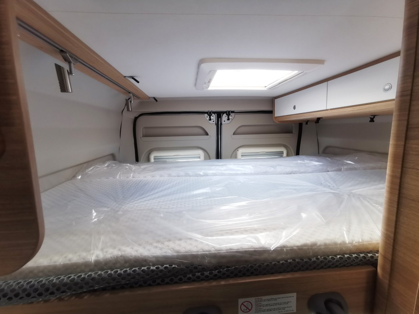 ROADCAR VAN R 601 2024