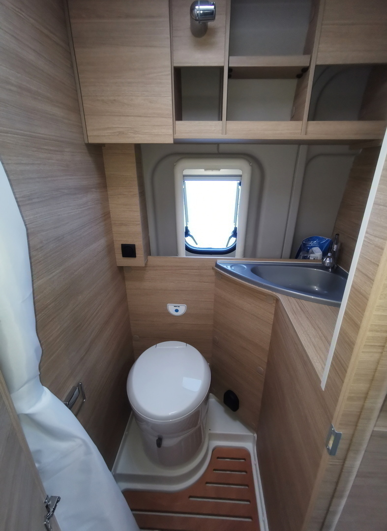 ROADCAR VAN R 601 2024