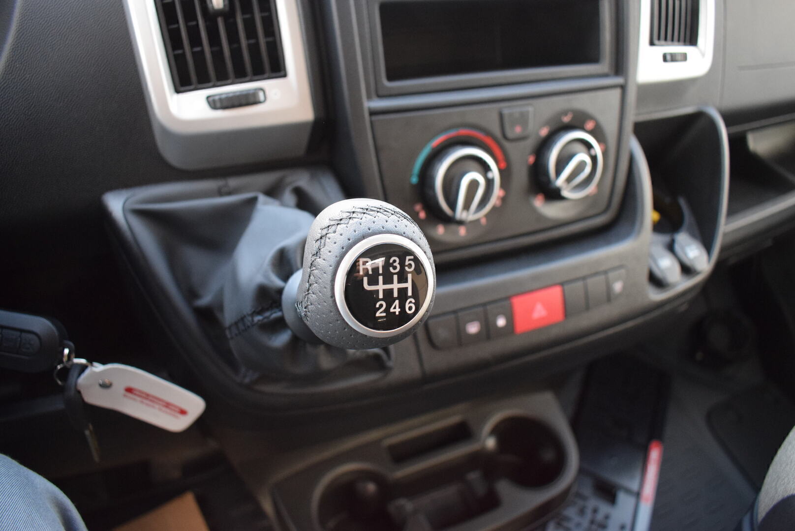 ROADCAR VAN R 601 2024